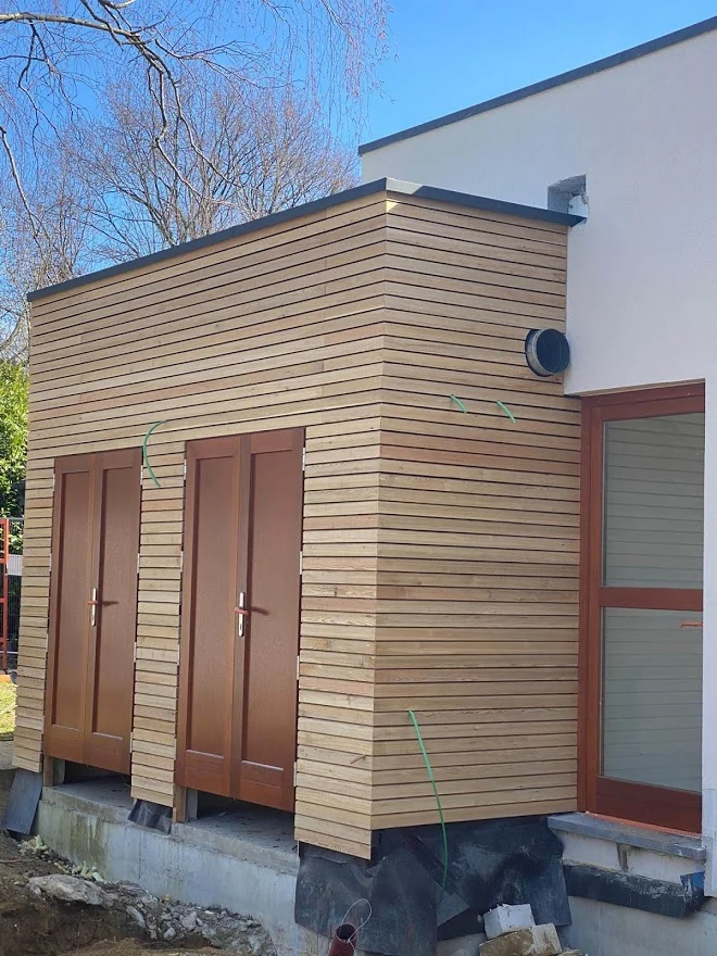 Bardage bois horizontal de l’annexe, vue en angle